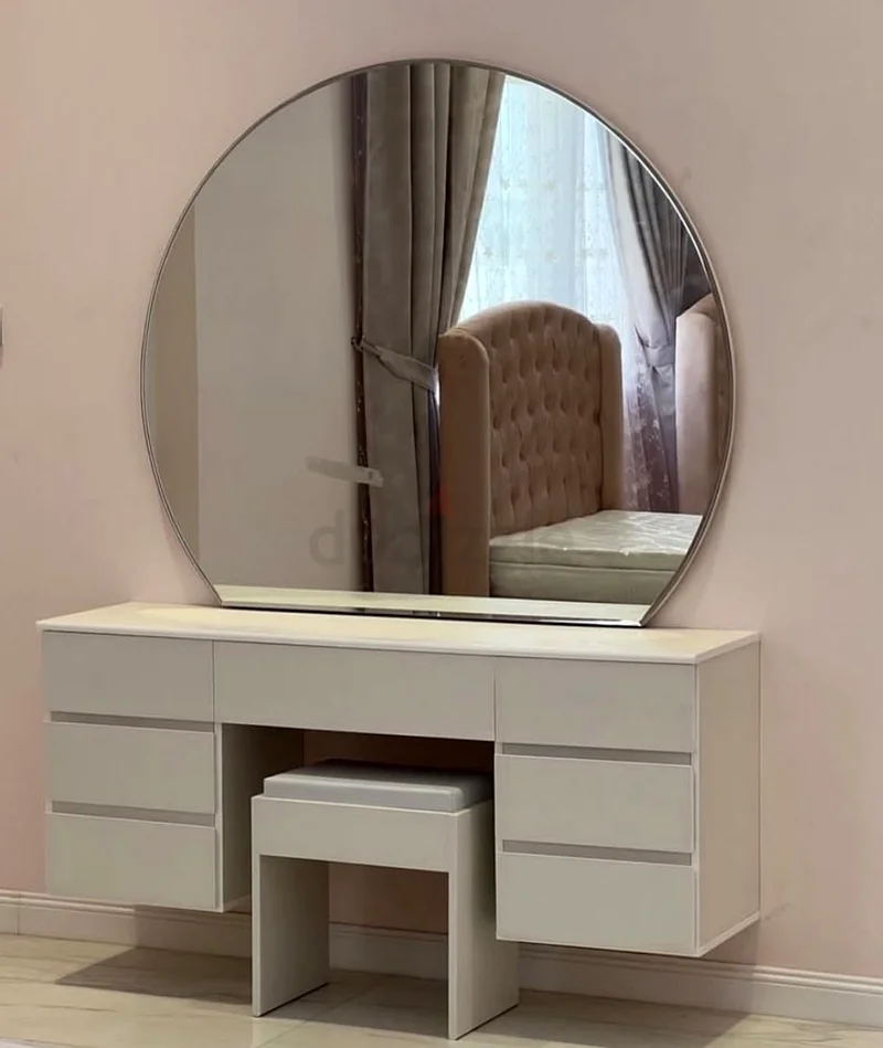 طاولة تجميل بيضاء أنيقة مع مرآة مستديرة632203270739221127