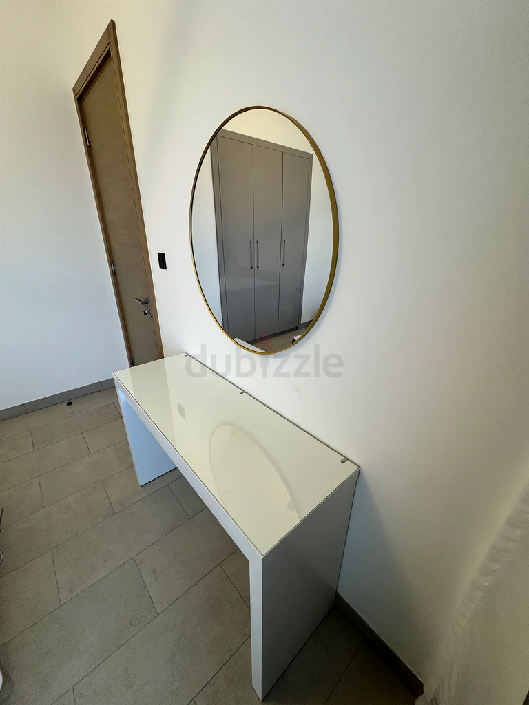 vanity table + mirror63220327080449111