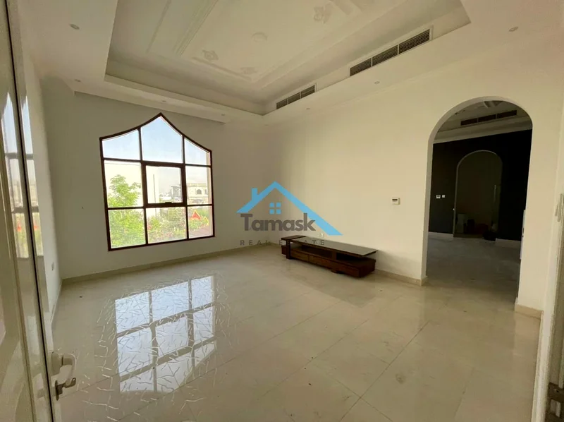 فيلا فاخرة مكونة من 7 غرف نوم للإيجار في الخوانيج | حديقة واسعة | موقع متميز62937619071491114