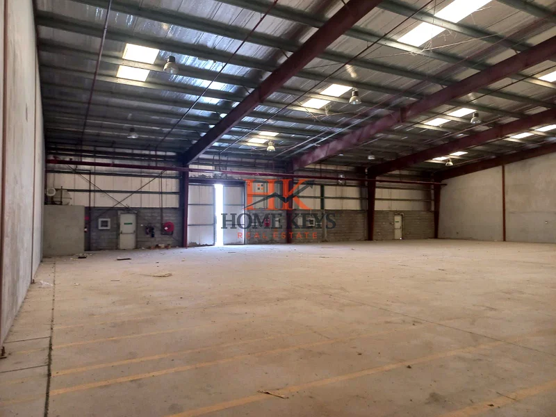 Prime Commercial Property for Rent in dip1 9000 sqft | Yearly Rent: AED 560770 | Ground Floor: 24,800 sqft | Office Space: 1,451 sqft62935673371777116