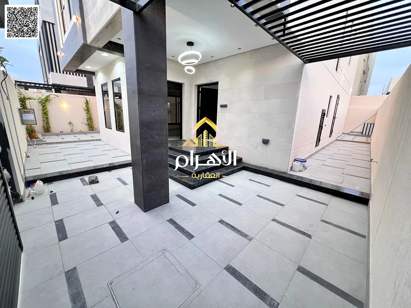 For sale, a villa with an inclusive price, including electricity, water, and air conditioning. It is negotiable. It has a large courtyard. Freehold fo63900608568321113