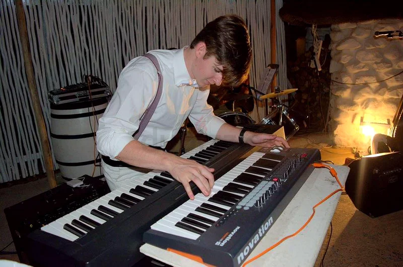 Summer Piano  Guitar Lessons – Fun, Creative, and Tailored for Kids  Teens!63218817523201112