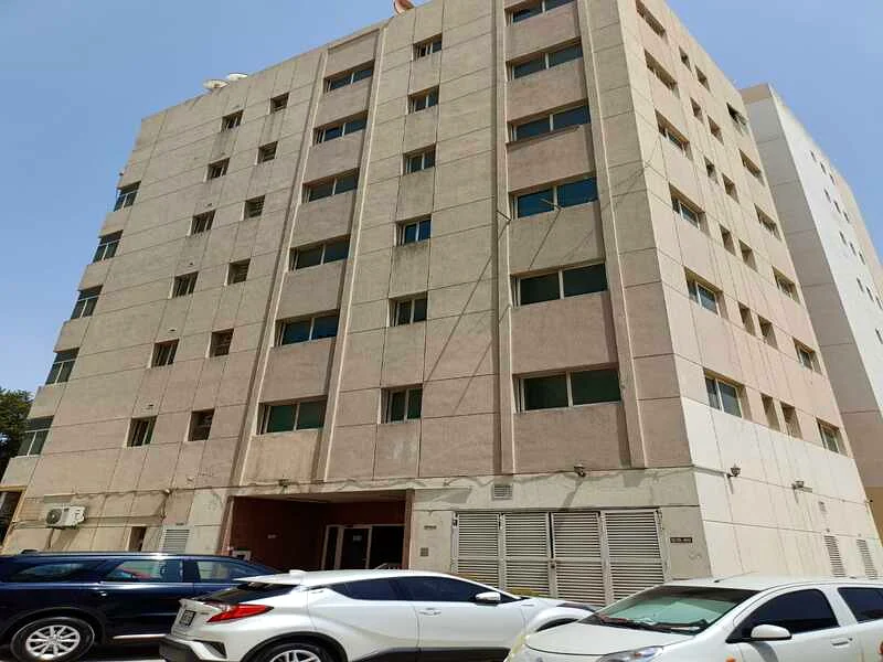 For sale, a ground floor building + 6 floors in the Al-Musalla area, a prime location on the street, area 2579 square feet63183719155843112