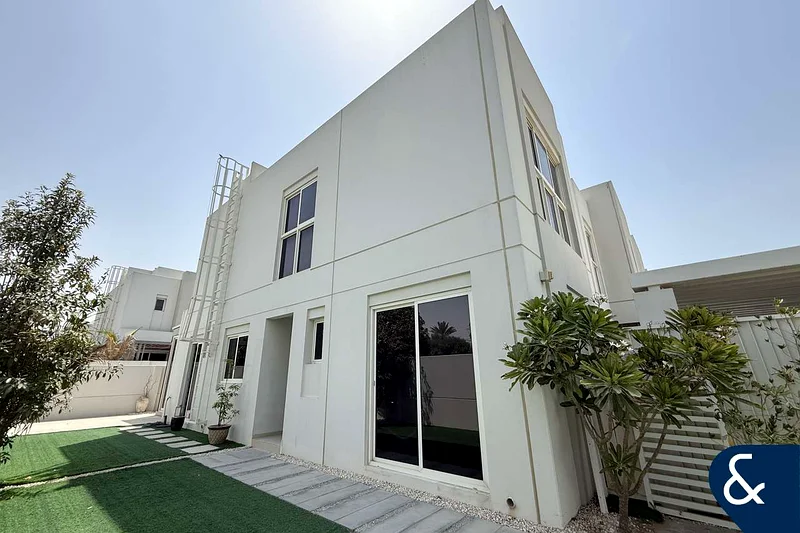 Upgraded | 4 Bedroom + Maids | Corner Unit62937619211010111