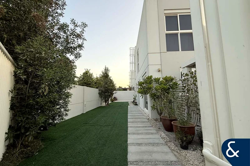 Upgraded | 4 Bedroom + Maids | Corner Unit62937619211010112