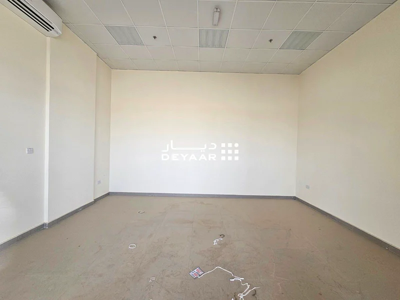 متاح تأجير متاجر تجارية بالقرب من مول حيلي63312471307010114