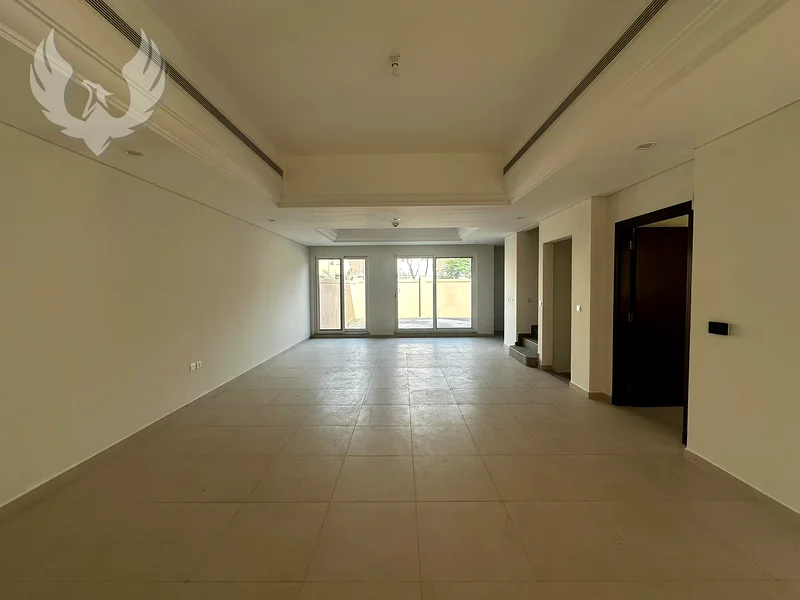 فيلا عائلية واسعة مكونة من أربع غرف نوم - فوت63219799580929113