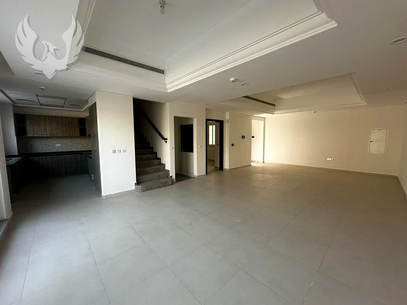 فيلا عائلية واسعة مكونة من أربع غرف نوم - فوت63219799580929112
