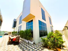 Luxury Living| Expansive Villa| Prime Location