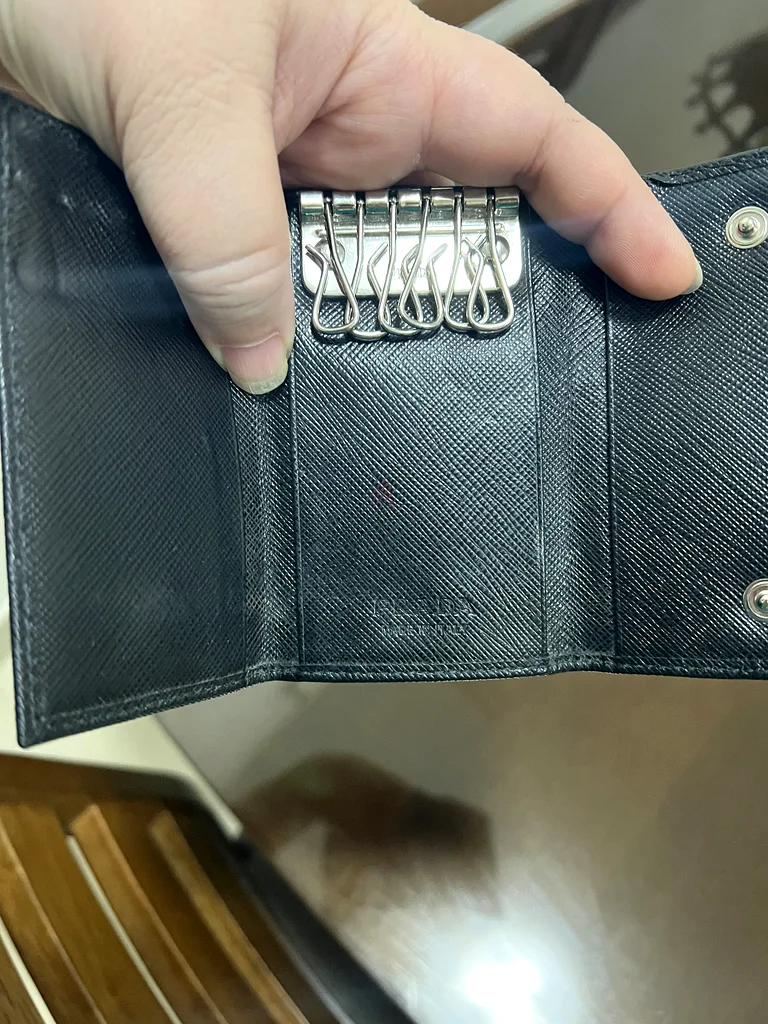 Prada key case with box63240123597313111