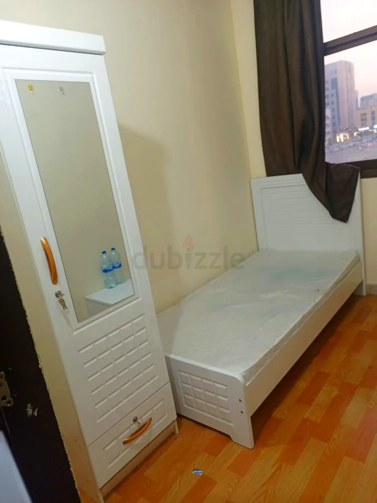 متوفر غرفة تنفيذية خاصة ونظيفة في شعبية 1063143962387330112