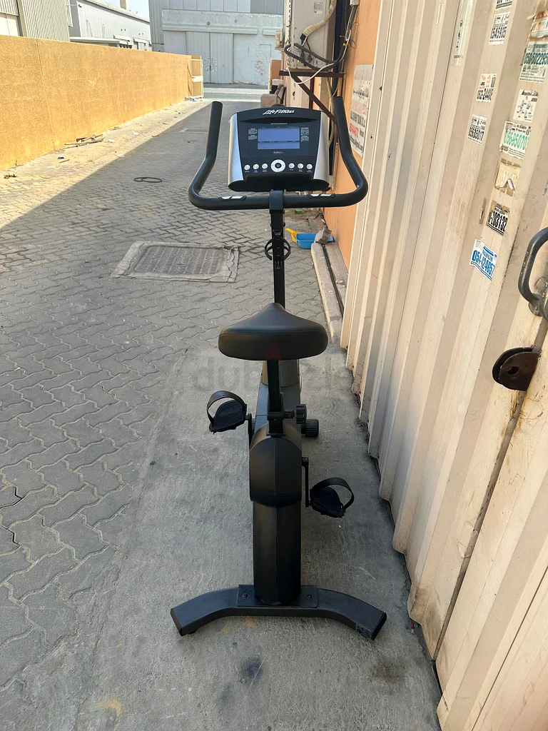دراجة عمودية لايف فيتنس C163252949243393111