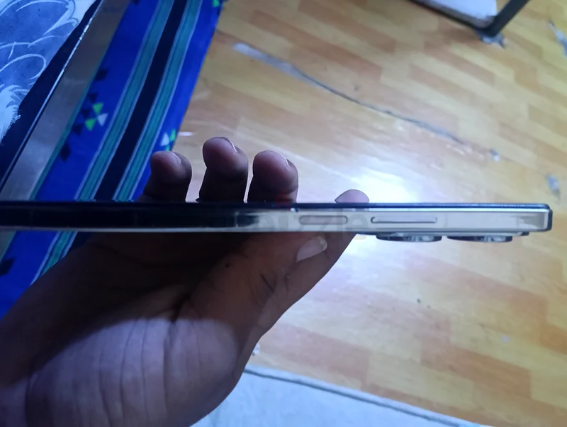 أسيير ليكوييد زد 630 بتصميم أنيق ولون ذهبي - عمره سنتان!63180370866433111