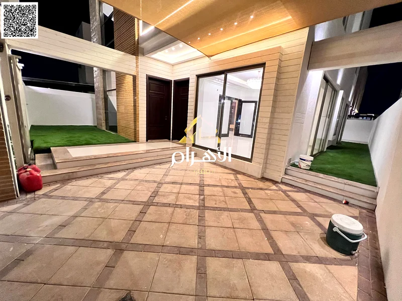 Two-story villa with a modern roof, opposite a mosque and direct services, freehold for all nationalities, at a negotiable price, with no down payment63900819270403112