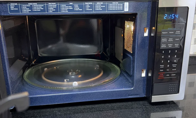 Samsung Microwave 34L – Like New – Only AED 35063248248245379111