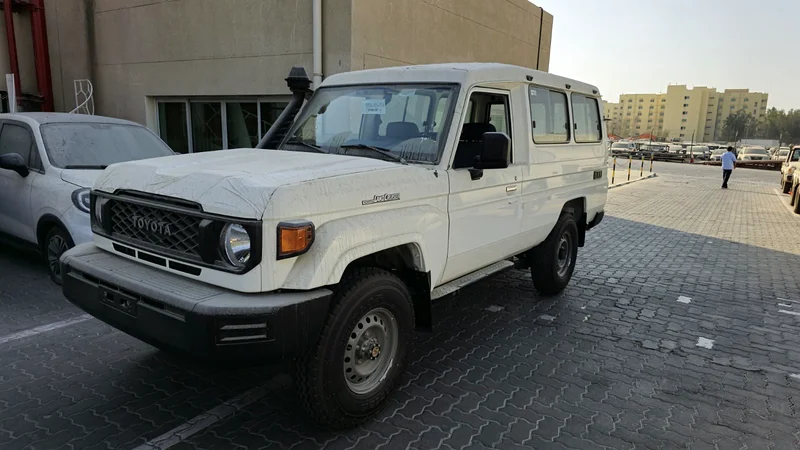 تويوتا LC78 هارد توب AT 2.8631670948473611124