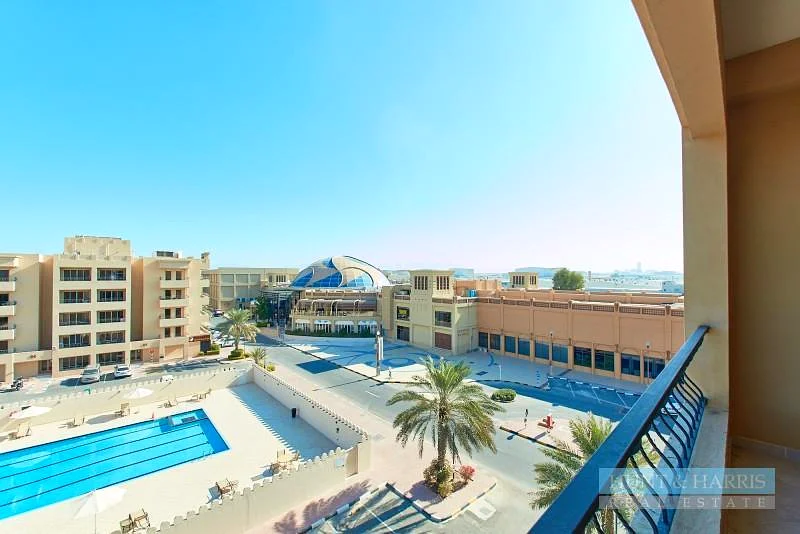 استوديو للبيع في قرية الحمرا - استثمار رائع بجوار المركز التجاري63858774939393110