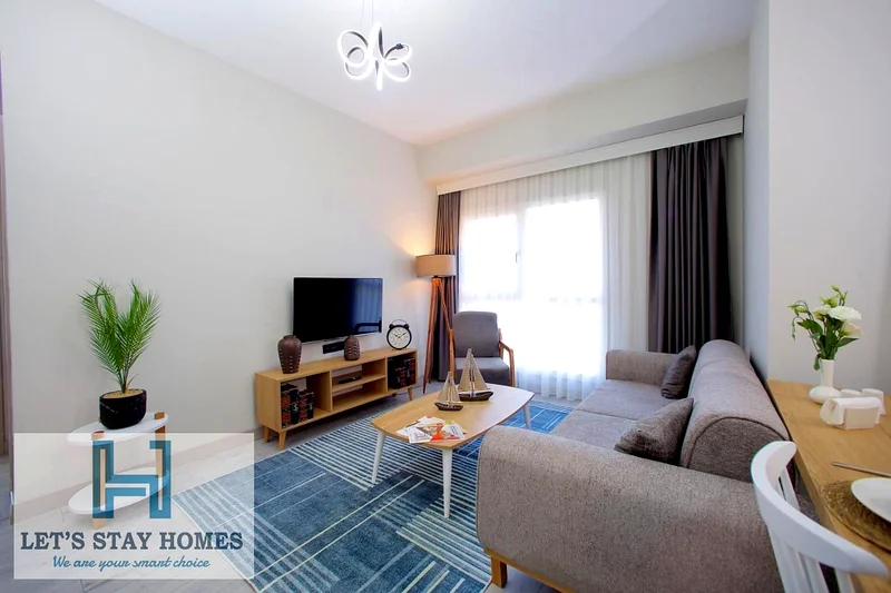Great deal with furnished unit, kitchen, free gym & pool | Always protected | Metro right next door63168981261569113