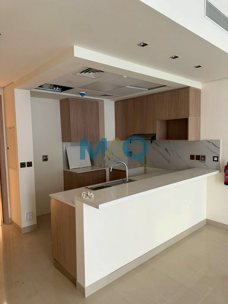 إعادة بيع | بالقرب من HO | صفقة للمستثمرين | طابق متوسط63864396266625112