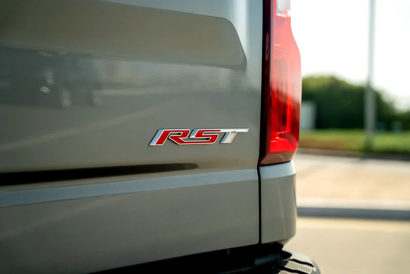 شيفروليه سيلفرادو RST 2024 خليج 5.3 لتر V8 جديدة بالكامل مع ضمان الوكالة63172649513346114