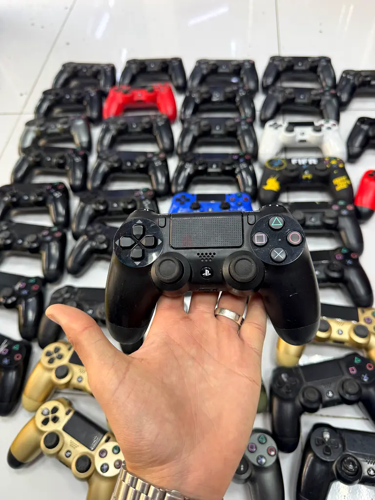 Ps4 broken controllers63229685321090111