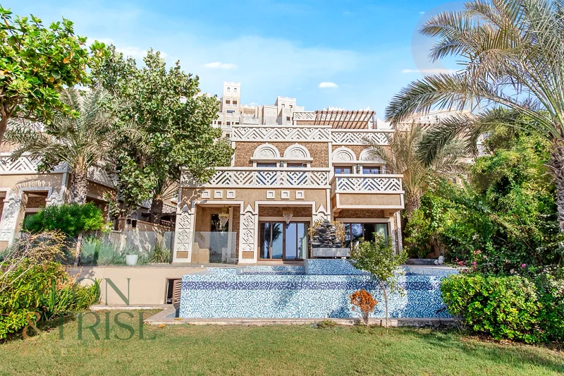 فيلا مؤثثة مذهلة | إطلالة بحر مذهلة63804974963971110