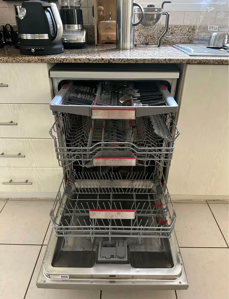 Bosch Series 6 Free Standing Dishwasher 60 cm,13 Place Settings, EcoSilence Drive, HygienePlus, Remo63261286157442111
