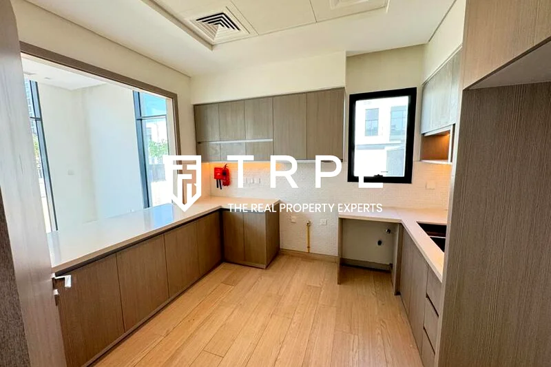 4BR Single Row | Close To Park | Vacant63165229198594114
