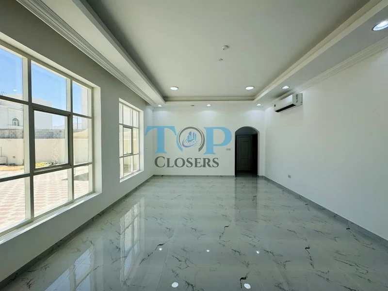 مدخل منفصل | خزائن مدمجة | فناء كبير63306617630337112