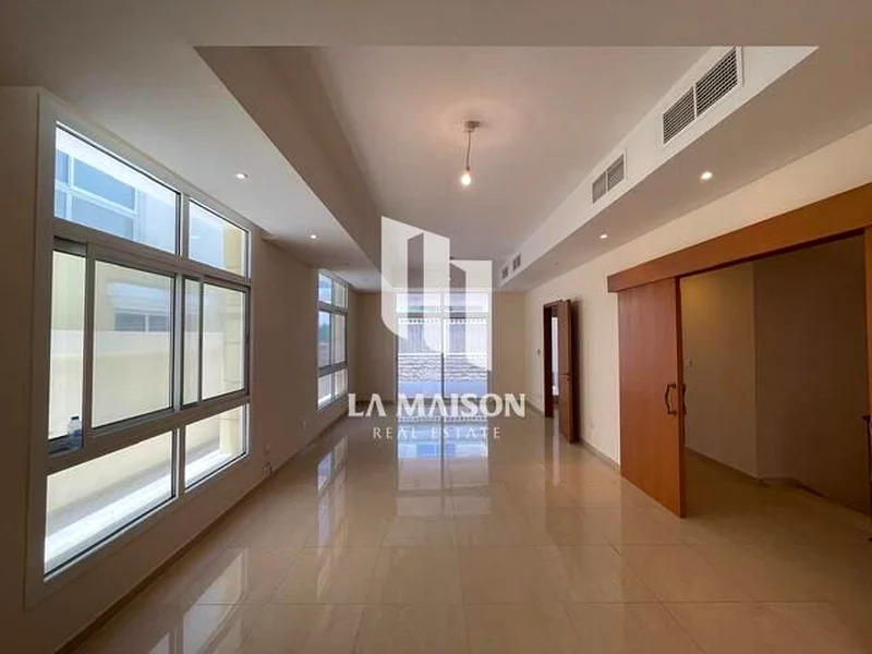 شقة واسعة من 3 غرف نوم + خادمة | عرض ساخن | معيشة مريحة63172202436739111