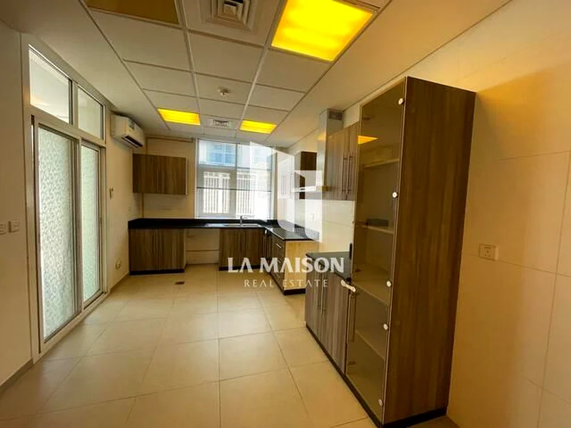 شقة واسعة من 3 غرف نوم + خادمة | عرض ساخن | معيشة مريحة63172202436739112
