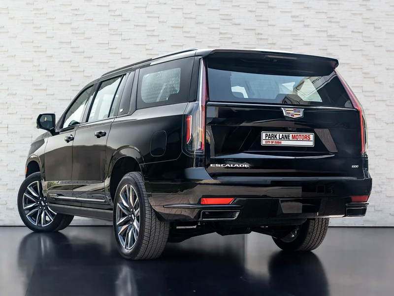 BRAND NEW CADILLAC ESCALADE ESV PLATINUM • DELIVERY KM’S • UNDER WARRANTY AND SERVICE PLAN63176619875075112