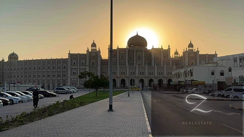 For sale, a residential and commercial building in Sharjah / Al Musalla West, ground floor + 3, next to Grand Mall63205834564353113