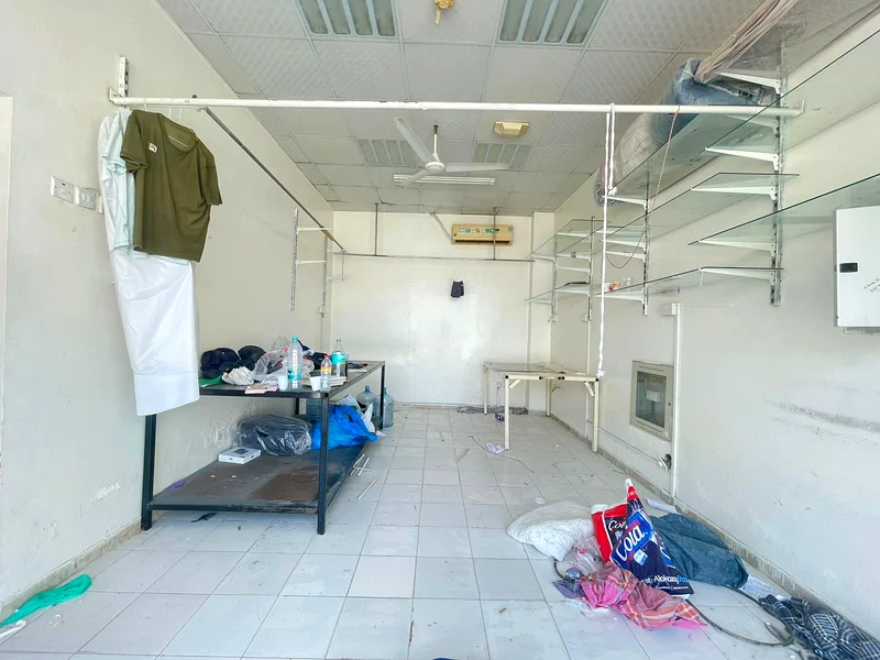 متجر بسعر رخيص بالقرب من الطريق في المويلح62935673398145112