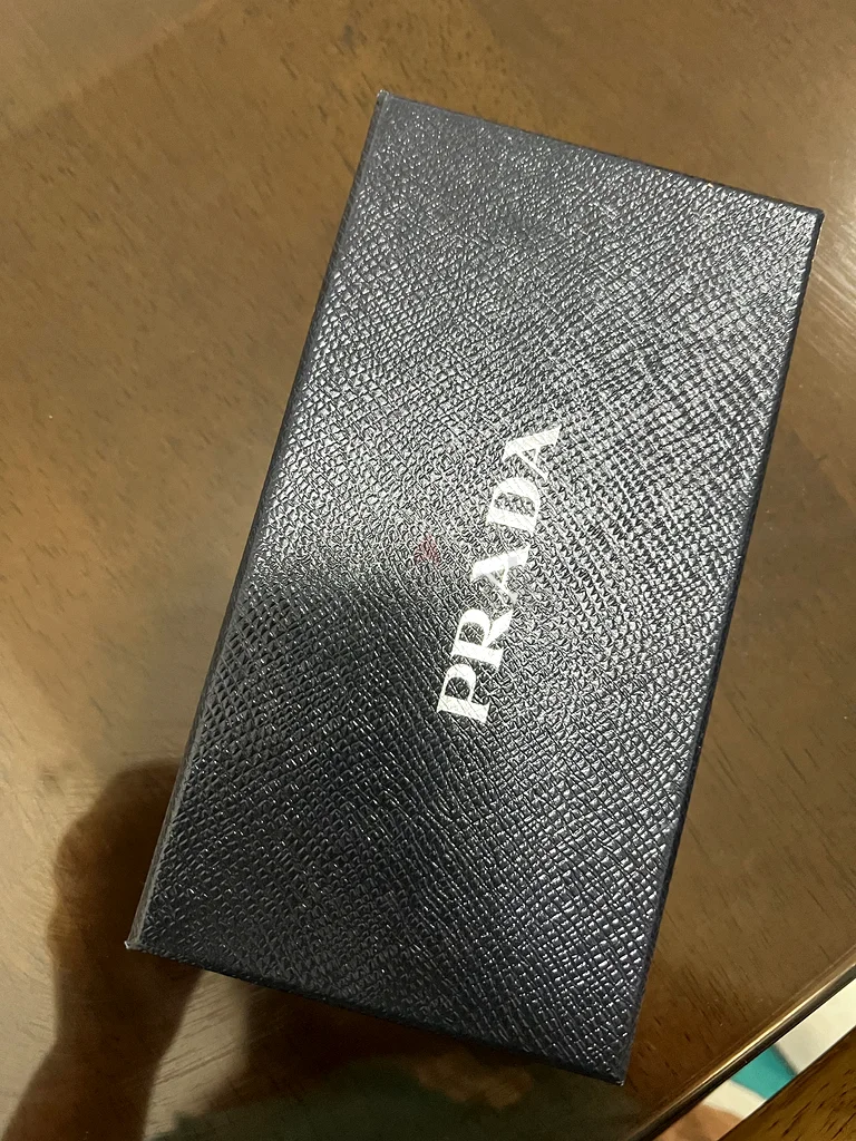 Prada key case with box63240123597313112