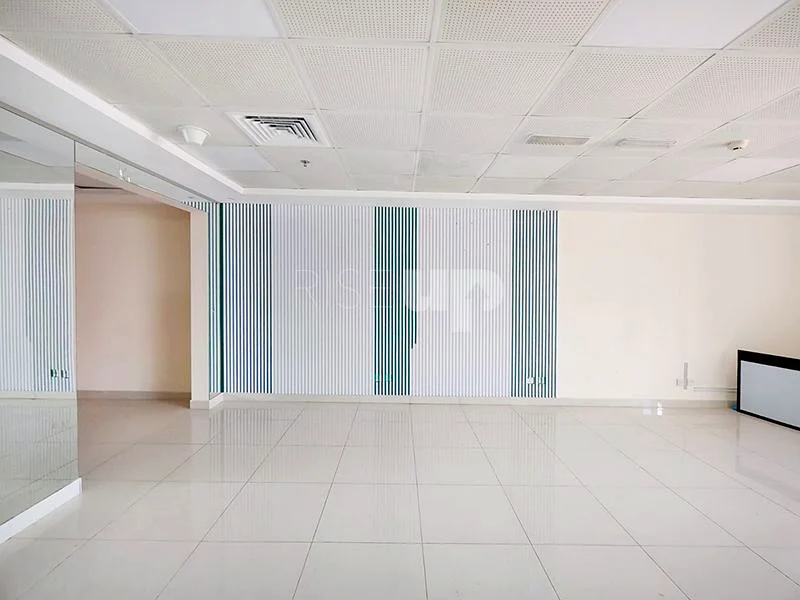 مساحة مكتبية مجهزة بالكامل | بجانب المترو | شاغرة62935673436930113