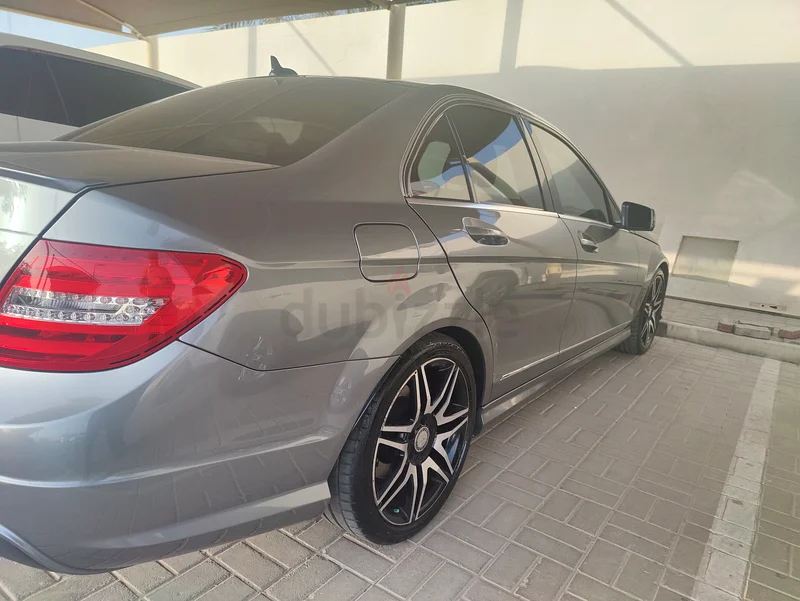 C200 AMG+ مُحافظ عليه جيدًا مع سجل الصيانة للبيع العاجل بسبب الانتقال.63145339434753111