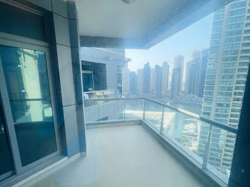 شقة دوبلكس مزودة بغرف نوم خمس وخدمة، مع إطلالة جزئية على المارينا63773446490370111