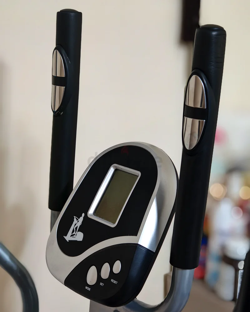 Get Fit with This Elliptical Machine - Sky Land!63241128081155112