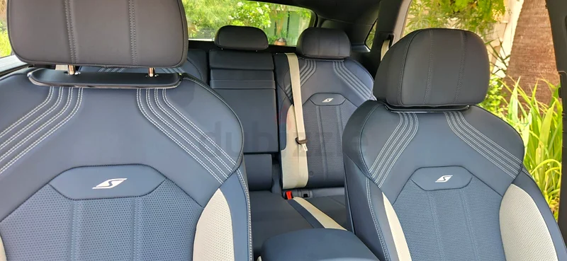 Bentley Bentayga V8 S Special Edition under dealership warranty service contract63177103432707112