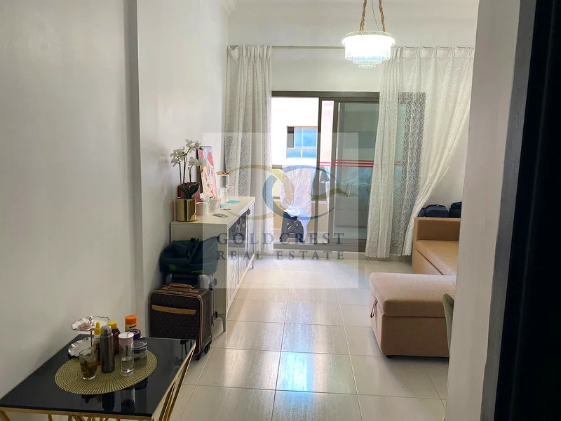 شقة حديثة مكونة من غرفة نوم واحدة ومفروشة بالكامل مع مطبخ مغلق، وتشمل مواقف للسيارات - حياة فسيحة بأسلوب عصري!63170847307907114