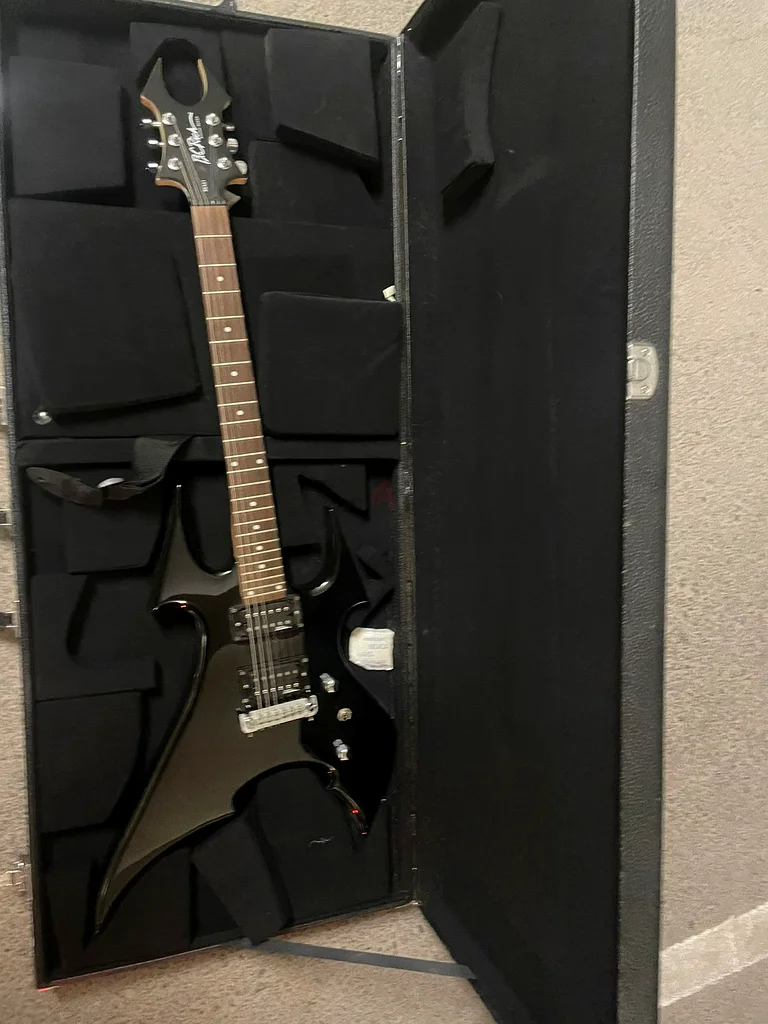 غيتار كهربائي بريميوم BC Rich - Bronze Beast في حالة ممتازة + علبة + كابل + حزام!63227805233026111