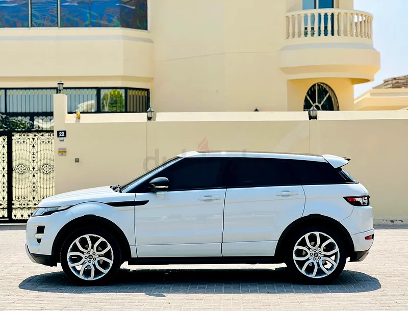 Luxurious car63159712106242112