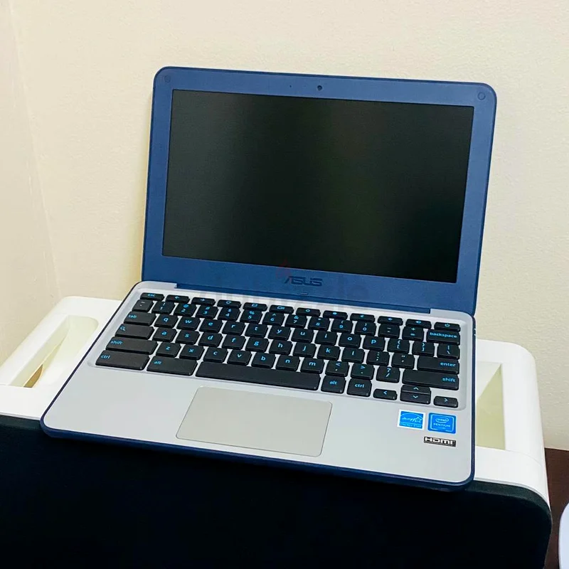 Asus Chromebook C202s Used, Like New with Playstore 4GB RAM/32GB SSD63255000951809113