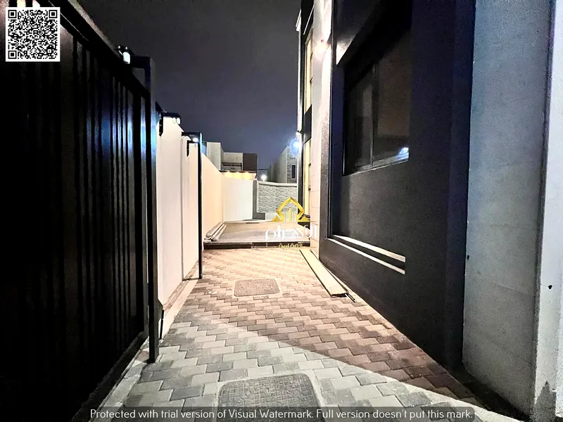 For sale, a modern corner villa with 5 rooms, a roof, and a place for an elevator, at a price including air conditioning, directly in front of the gar63249229301378113