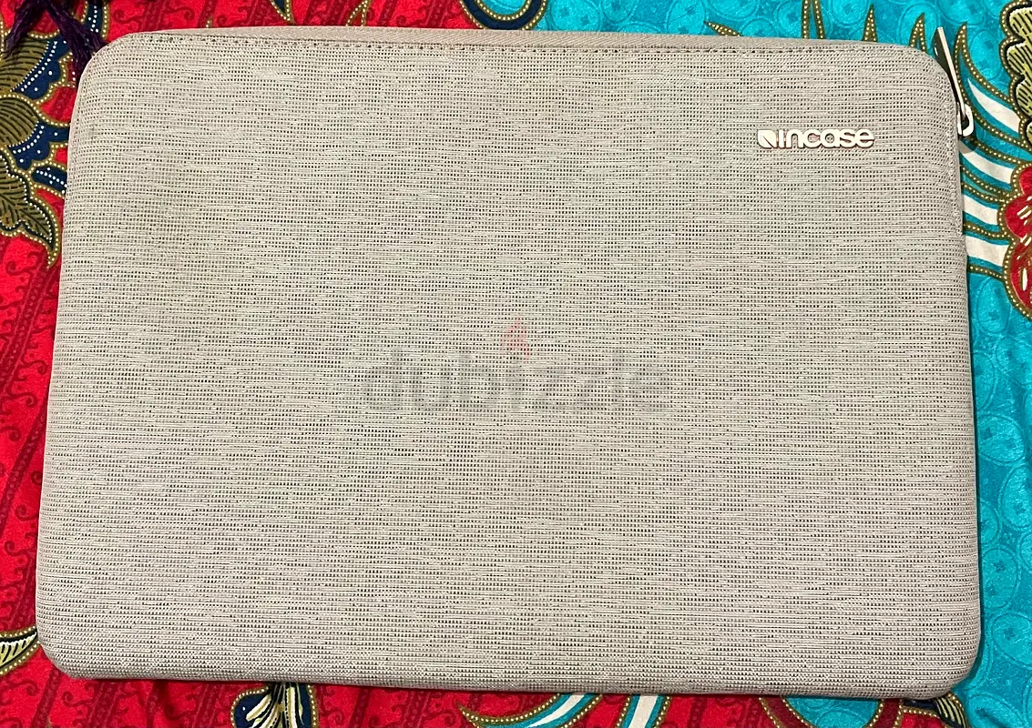 Sleek Apple MacBook 12 - Perfect for Work  Play!63256077521795111