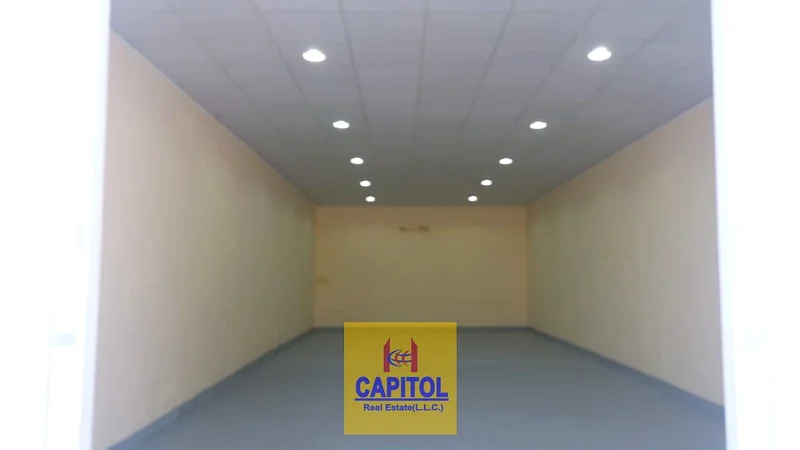 725 sqft  Specious Storage warehouse available for rent  Ground Floor Best Rental  price  \\ Clean63167562708354112