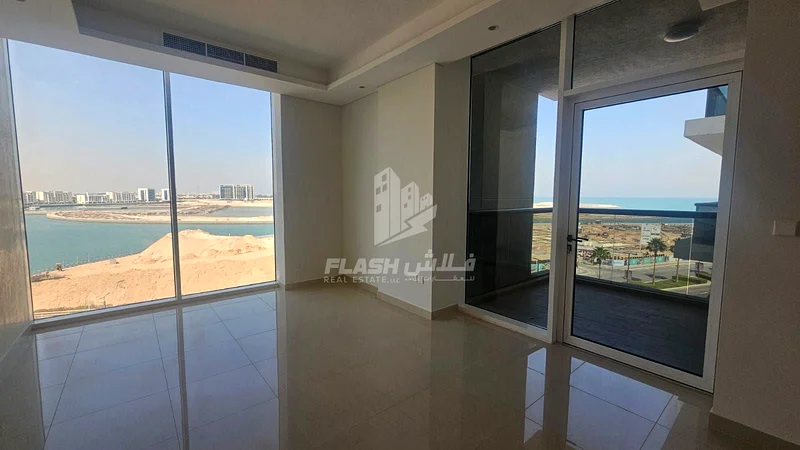 الطابق الأوسط I جديد بالكامل I جاهز للانتقال I وصول مباشر للشاطئ63864087127810110