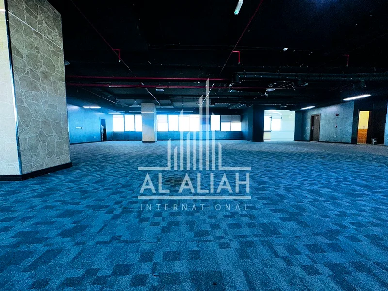 مكتب لتأجير المساحات | 4467 قدم مربع | شارع المطار |62935673269507112