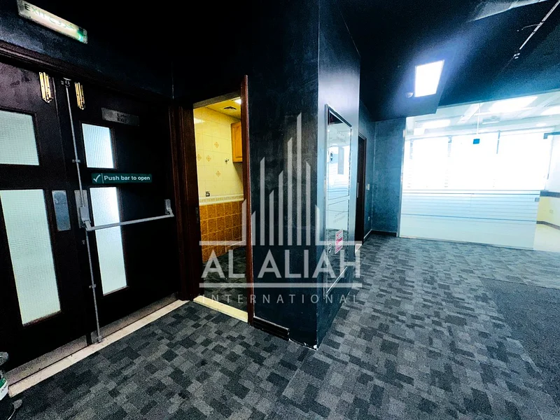 مكتب لتأجير المساحات | 4467 قدم مربع | شارع المطار |62935673269507113
